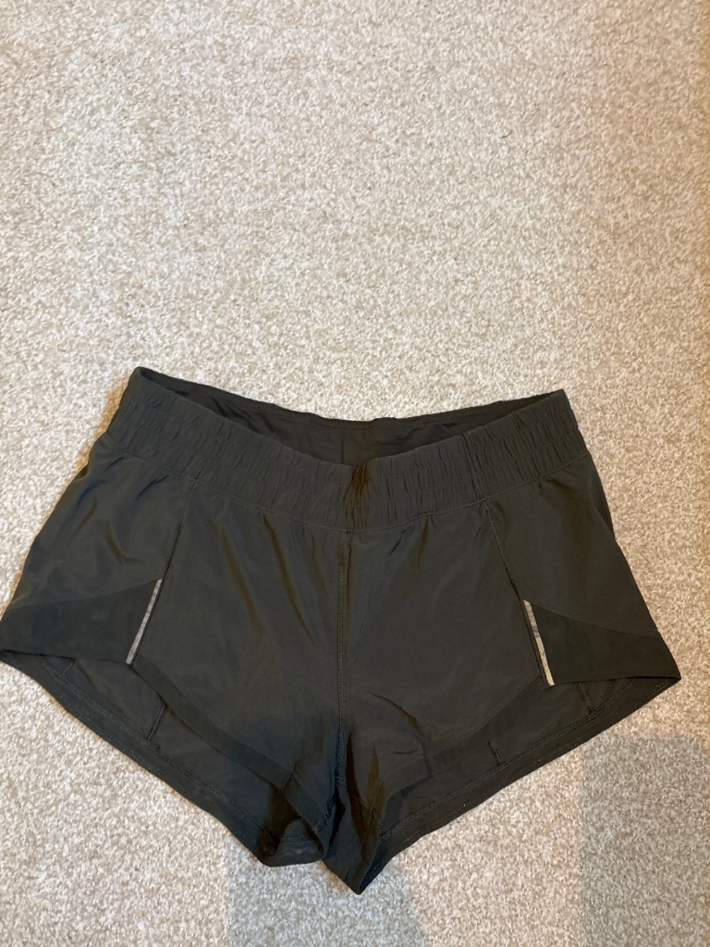Lululemon 2.5” Hotty Hot Low Rise shorts, size 8, green